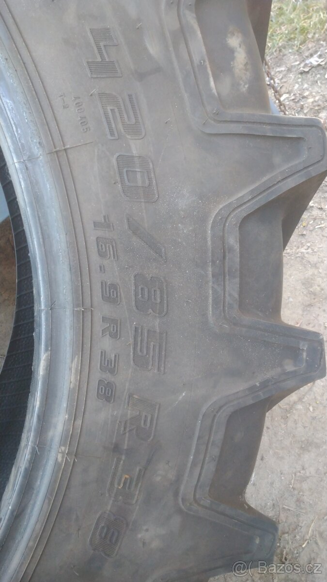 Pneu 16.9 R38, 420/85 R38