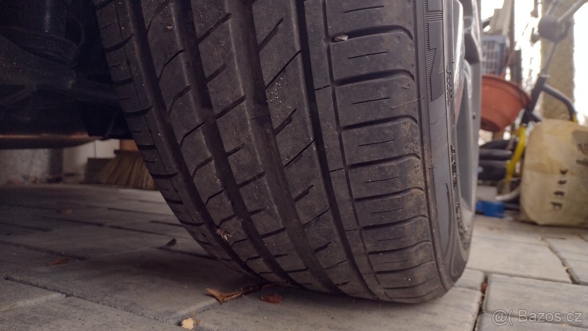 Kola a pneu 225/45 R18