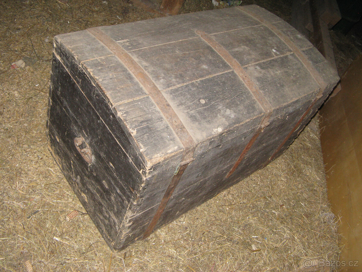 dřevěná truhla