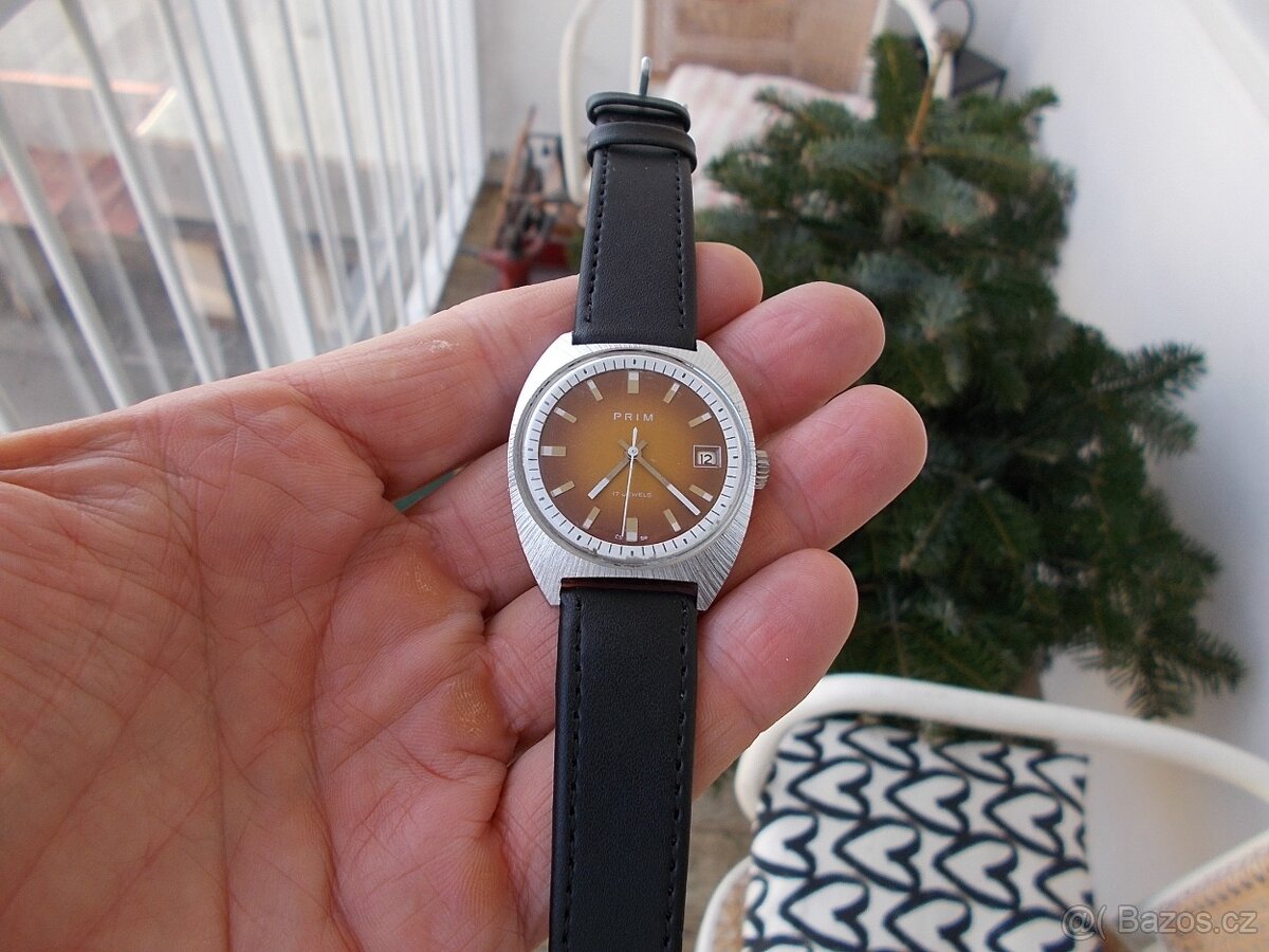 krasne funkcni mene vidane hodinky 17 jewels prim rok 1973