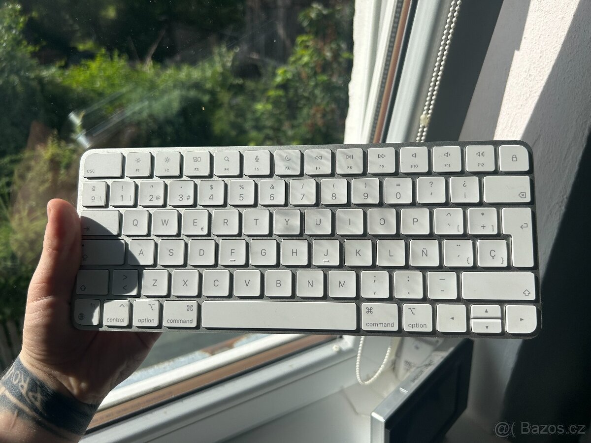 Apple Magic Keyboard (model A2450)