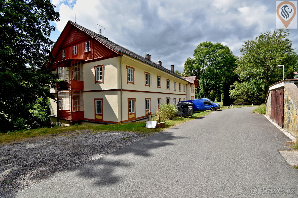 Pronájem útulné garsonky s patrem na spaní – Lesní 35, Jansk