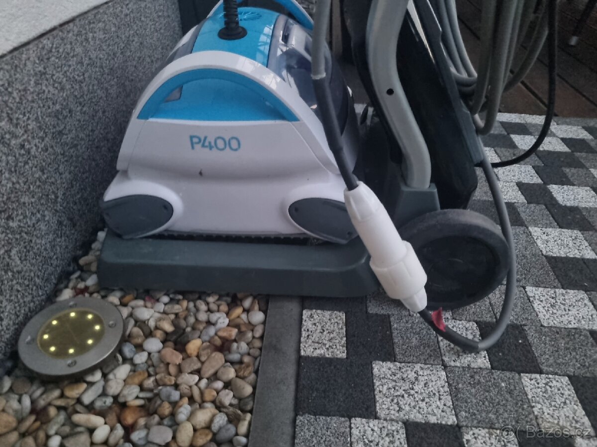 Robotický bazénový vysavač BWT P400
