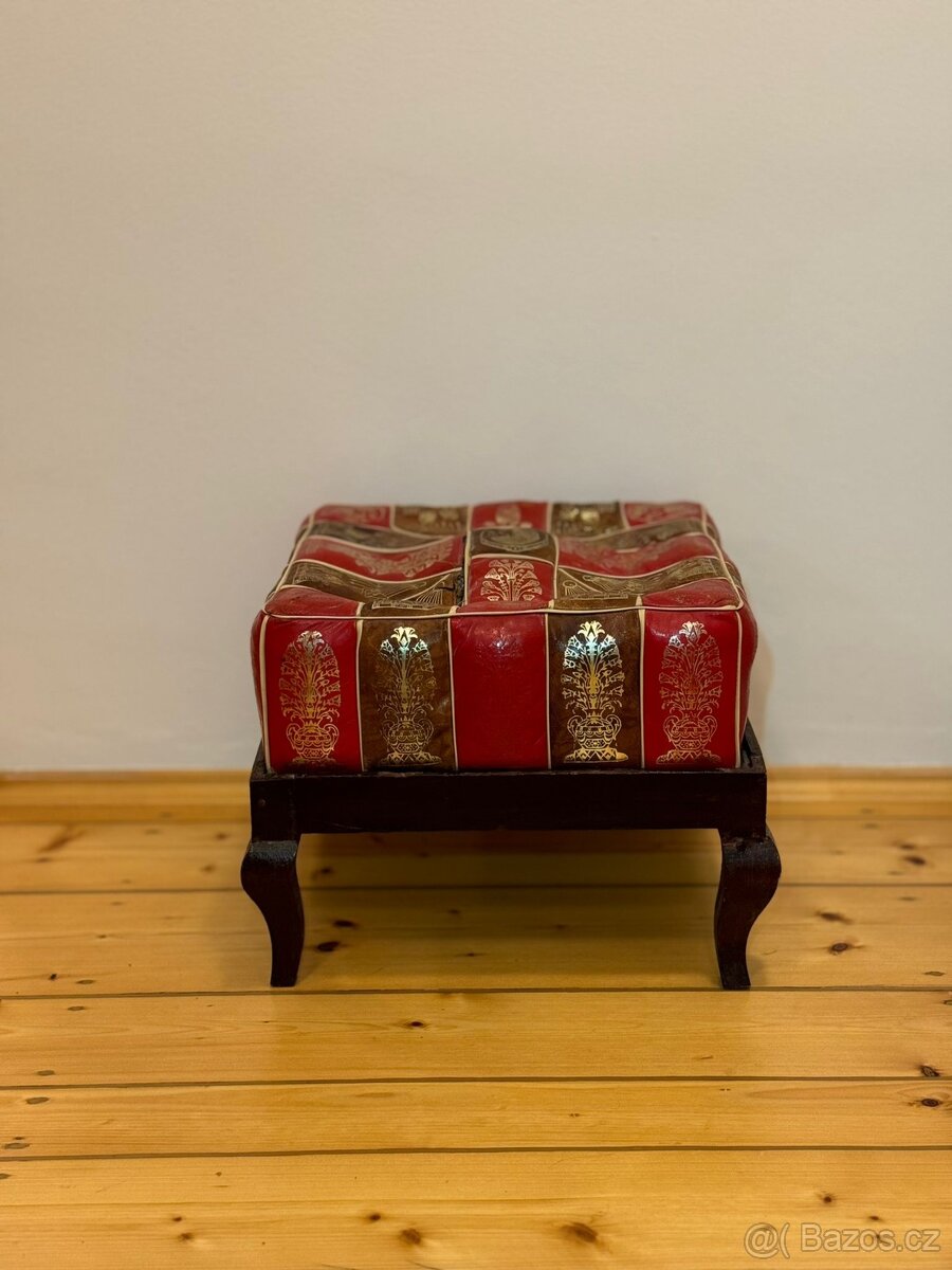 orientální taburet - červený
