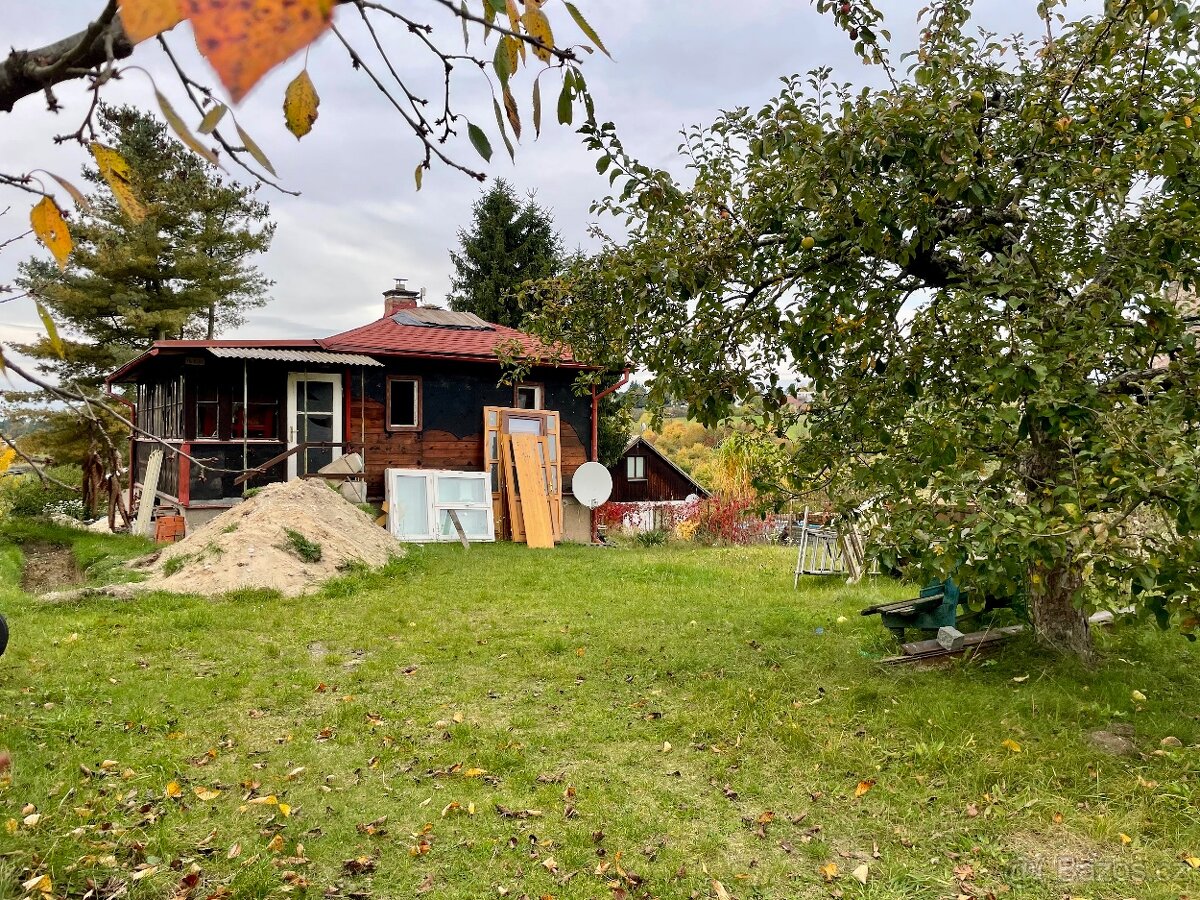 Stavební pozemek na Novém Hradci – klid, příroda a výhledy