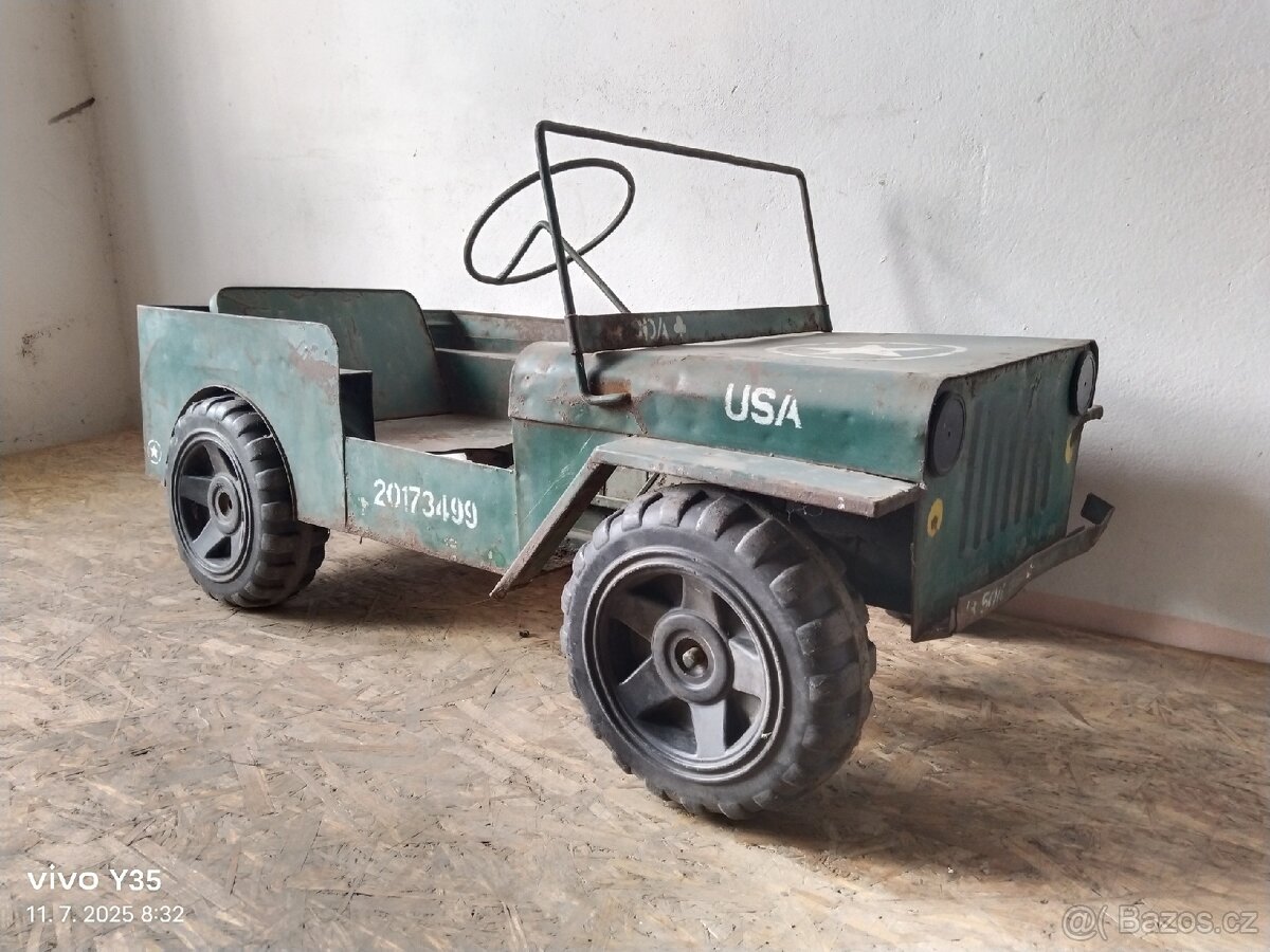 Šlapací autíčko Jeep