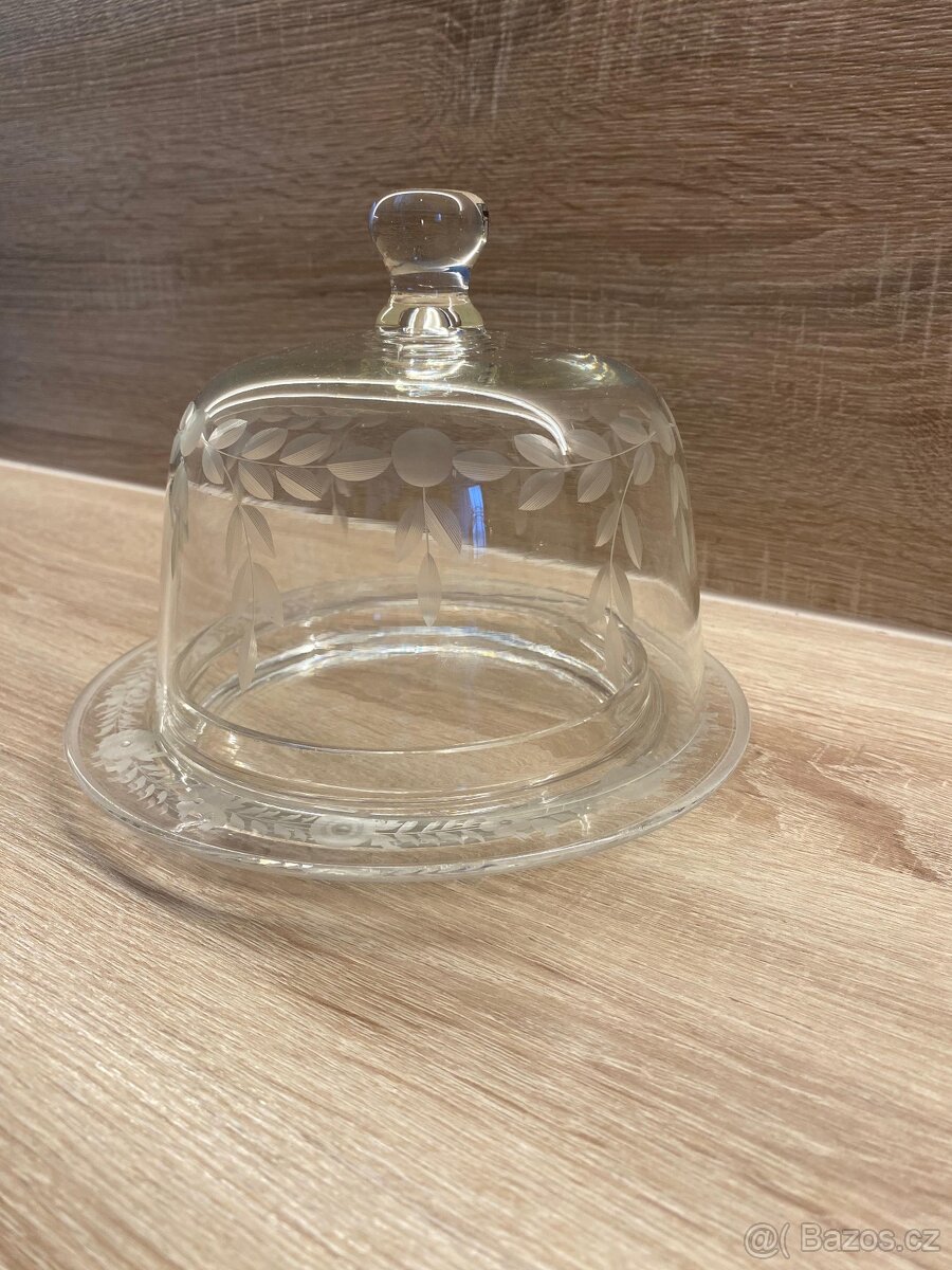 Skleněná dóza na sýr