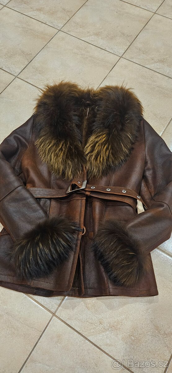 Kožený kabatek s pravou kožešinou