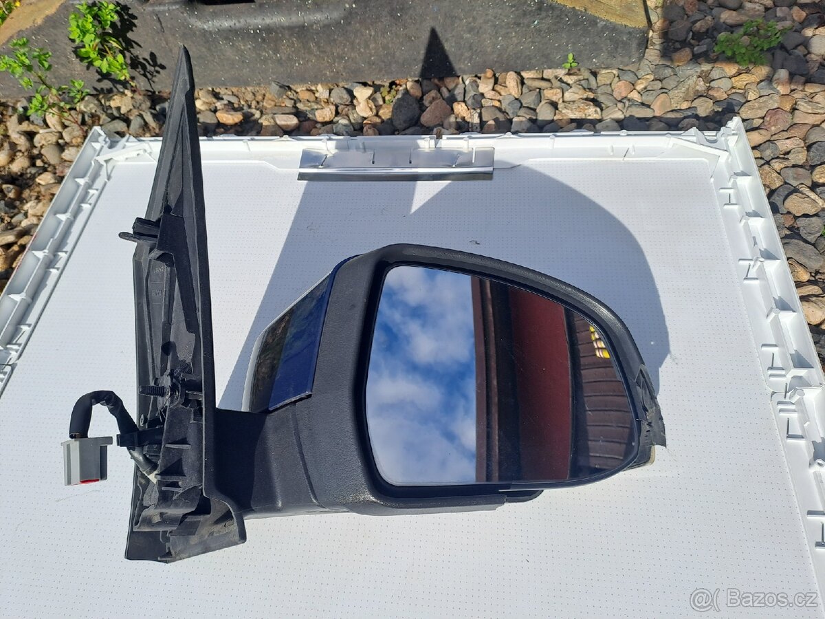 Pravé zrcátko Ford Focus 2