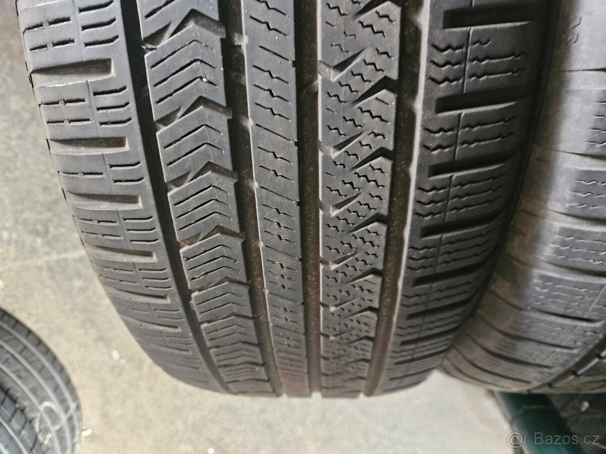 225/55r18 98V Vredestein