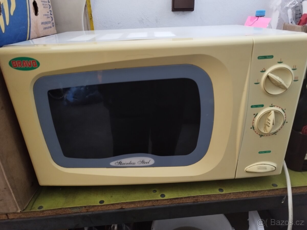 Mikrovlnka Bravo v nerezu