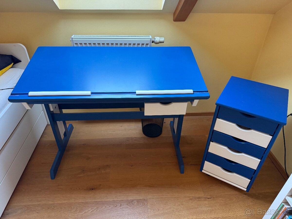 Dětský polohovatelný stůl+komoda