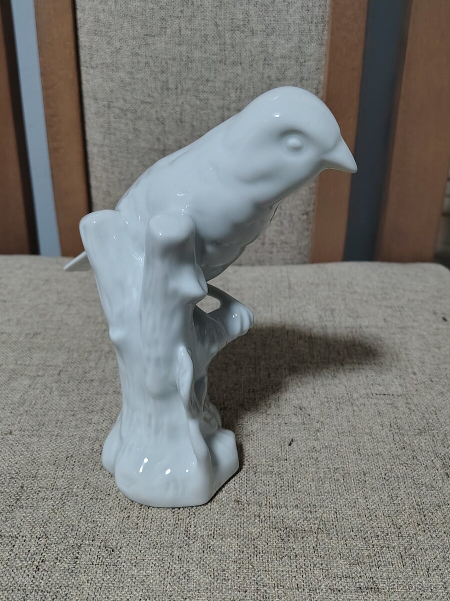 Soška Royal Dux ptáček