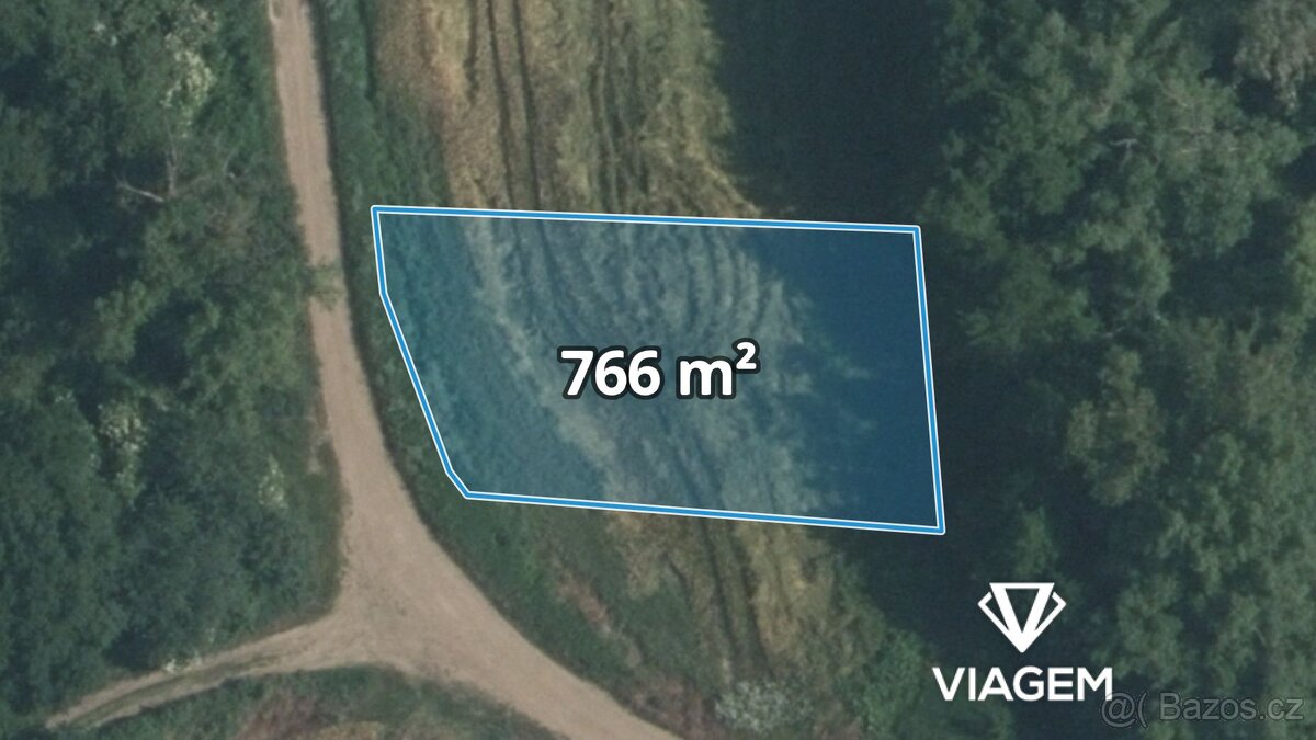 Pole 766 m²