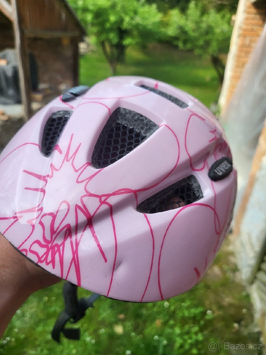 Dětská helma přilba UVEX na kolo