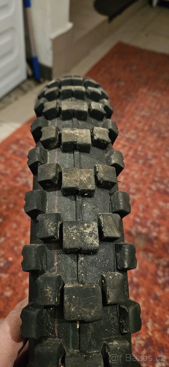 Pneu 70/100 r17