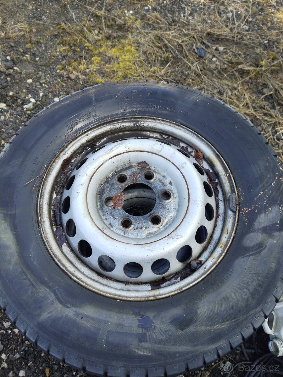 4 x plechové disky Mercedes Benz Sprinter s pneu 235/65 r 16