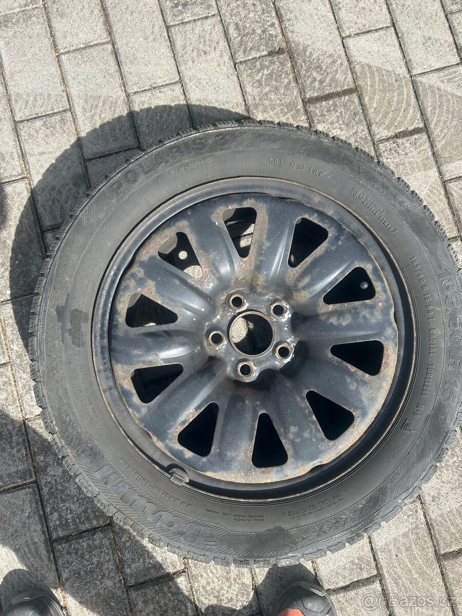 Zimní pneu + disky Fabia 3 (185/60/15)