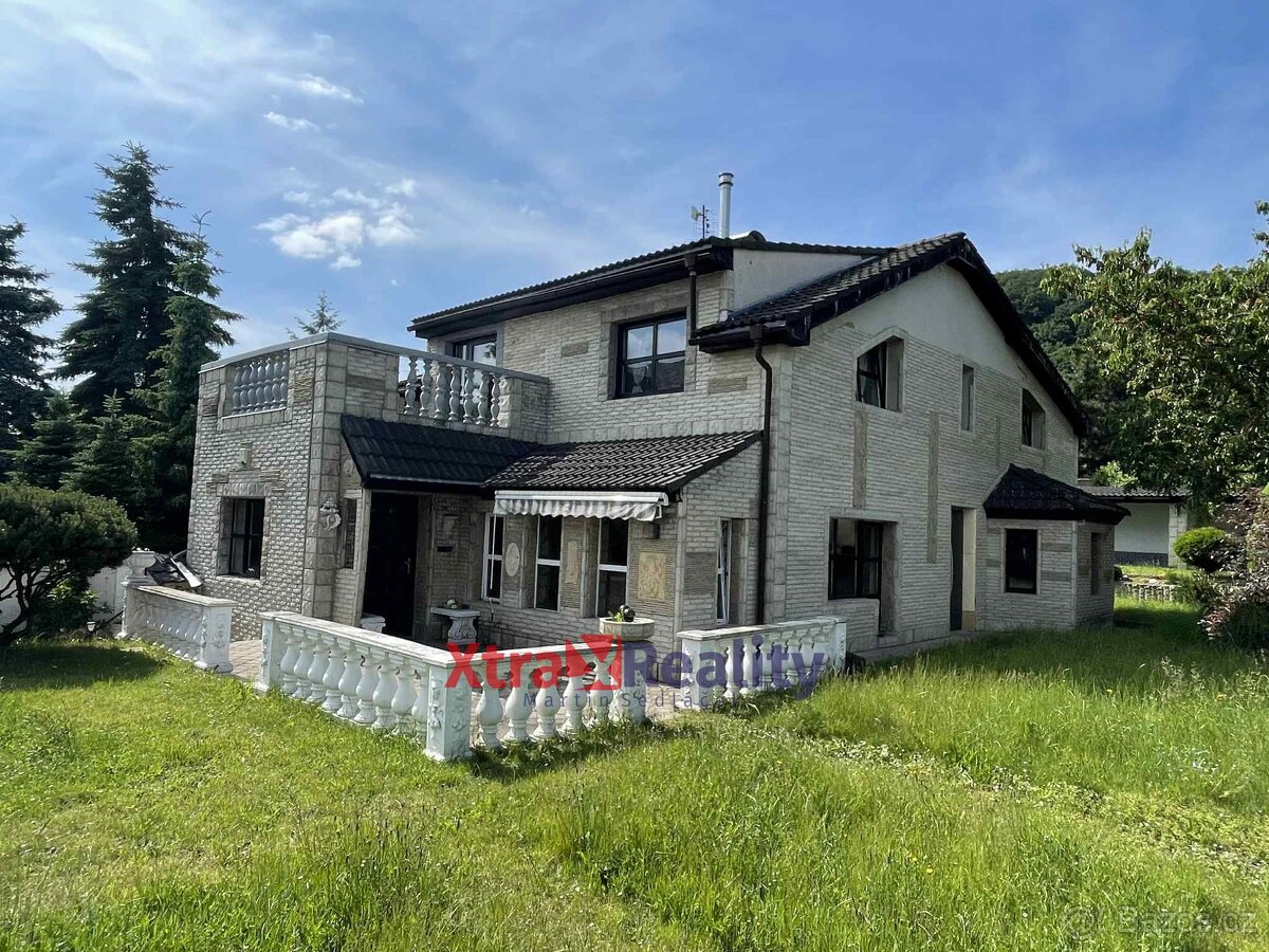 Prodej rodinného domu, 387m2, garáž 50m2, ev.č. 00028