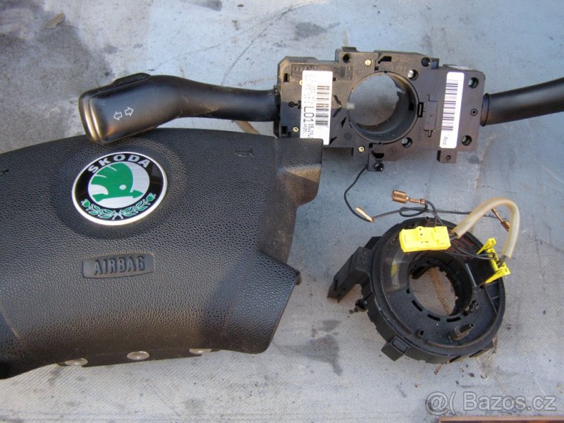 Škoda Fabia 1,airbag řidiče,páčky pod volant
