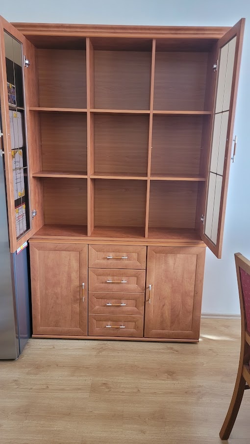 Prosklená skříň
