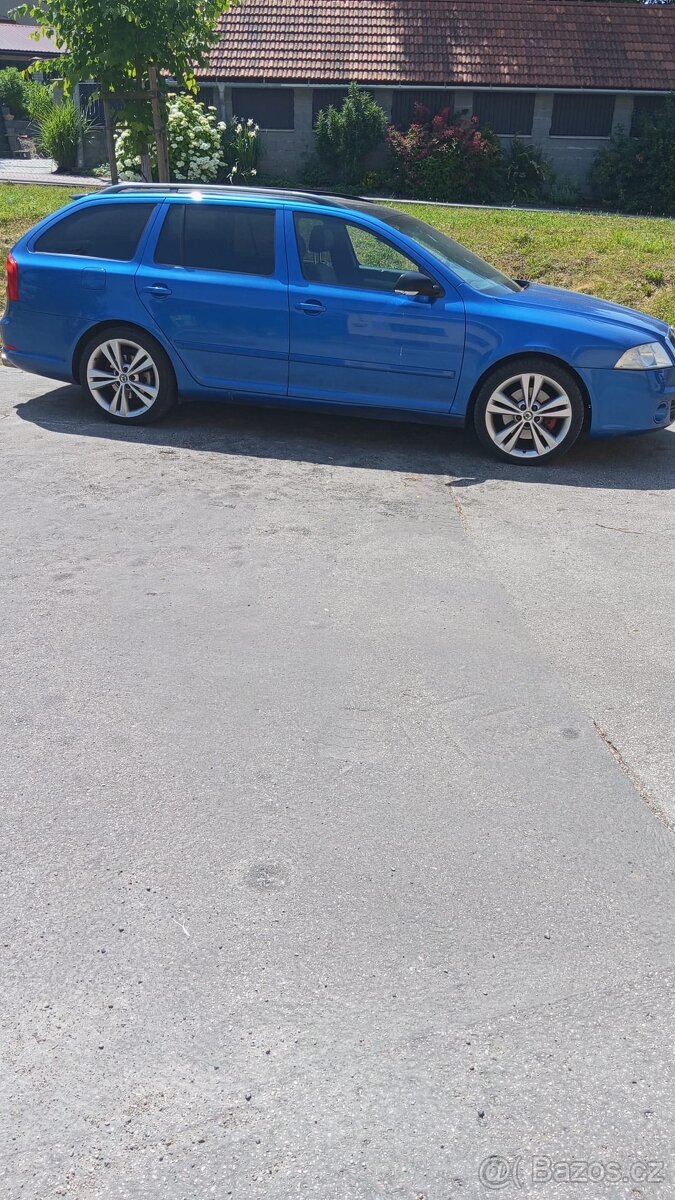 Octavia combi RS - bouraná levá zadní náprava