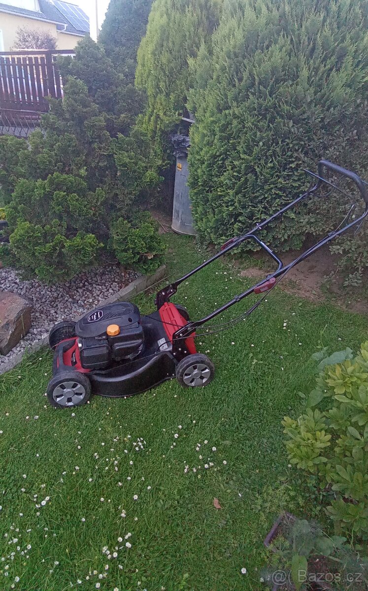 MOUNTFIELD BENZÍNOVÁ SEKAČKA S POJEZDEM