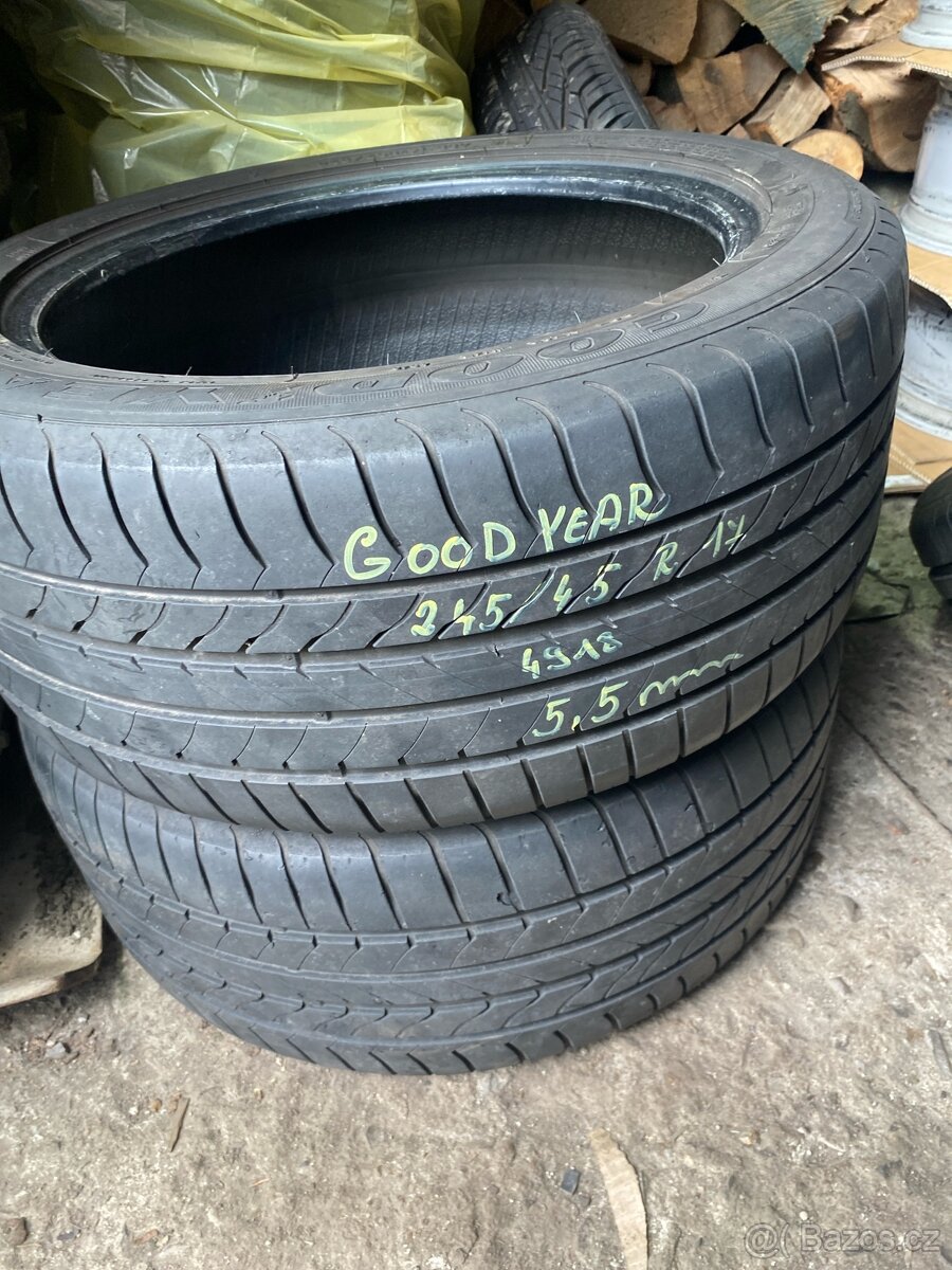 245/45R17