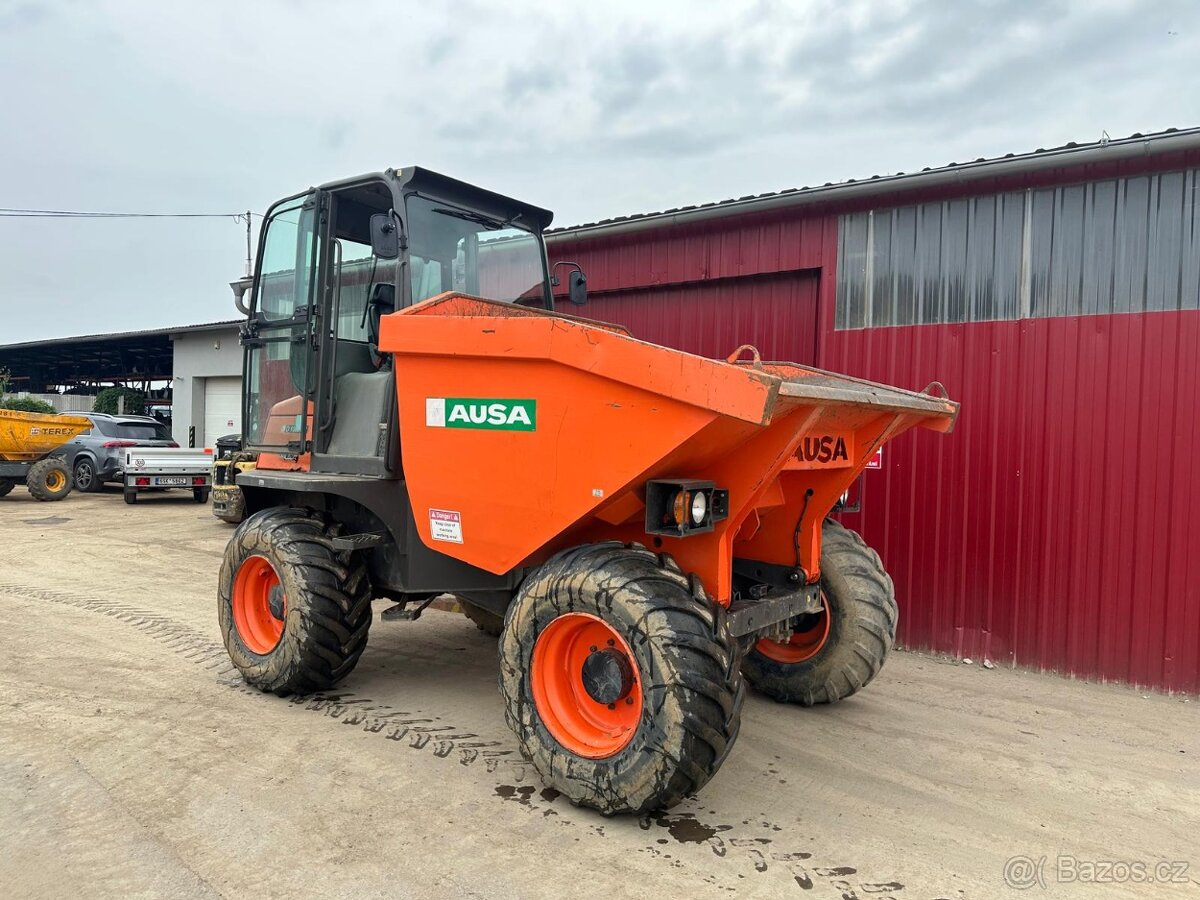 Kolový dempr AUSA D1000AP - kabina