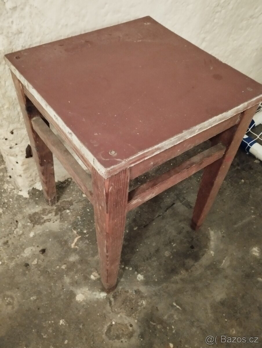 Koupím štokrle,stoličku z 50. let