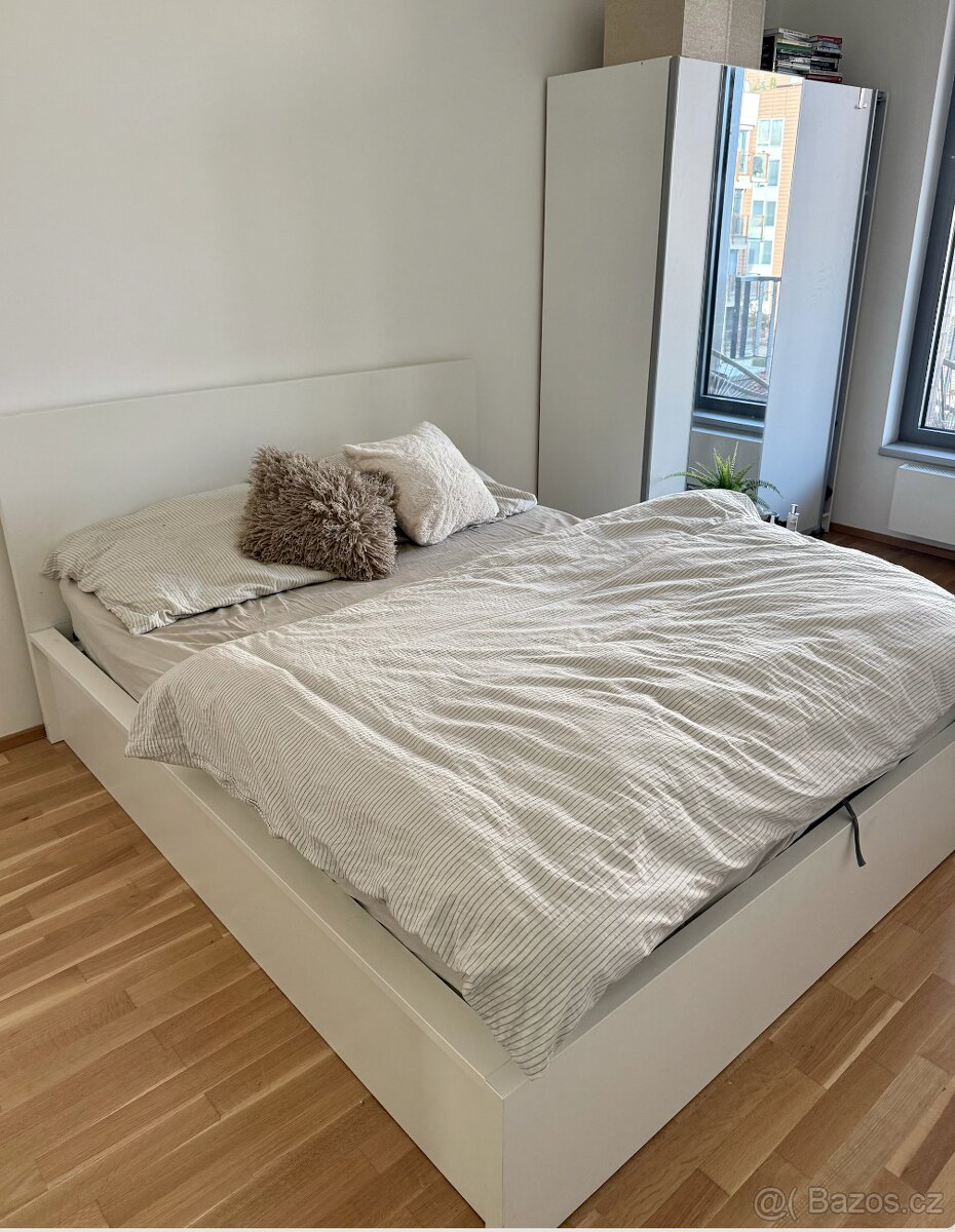 MALM Postel 160x200 s úložným prostorem
