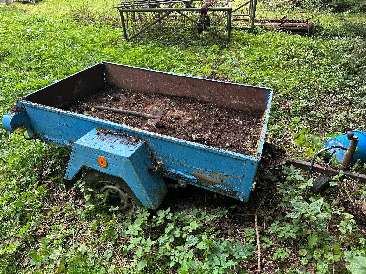 Přívěsný vozík za auto