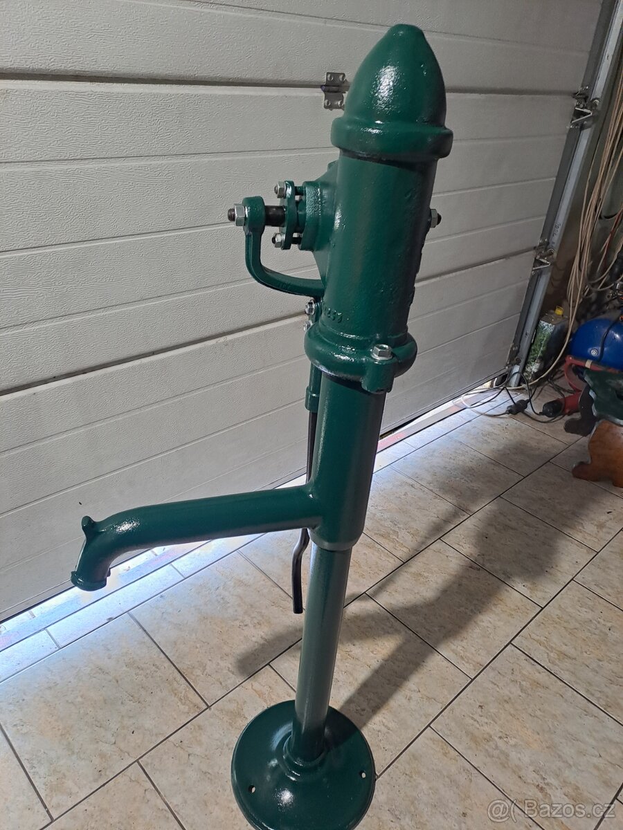 Ruční pumpa na vodu