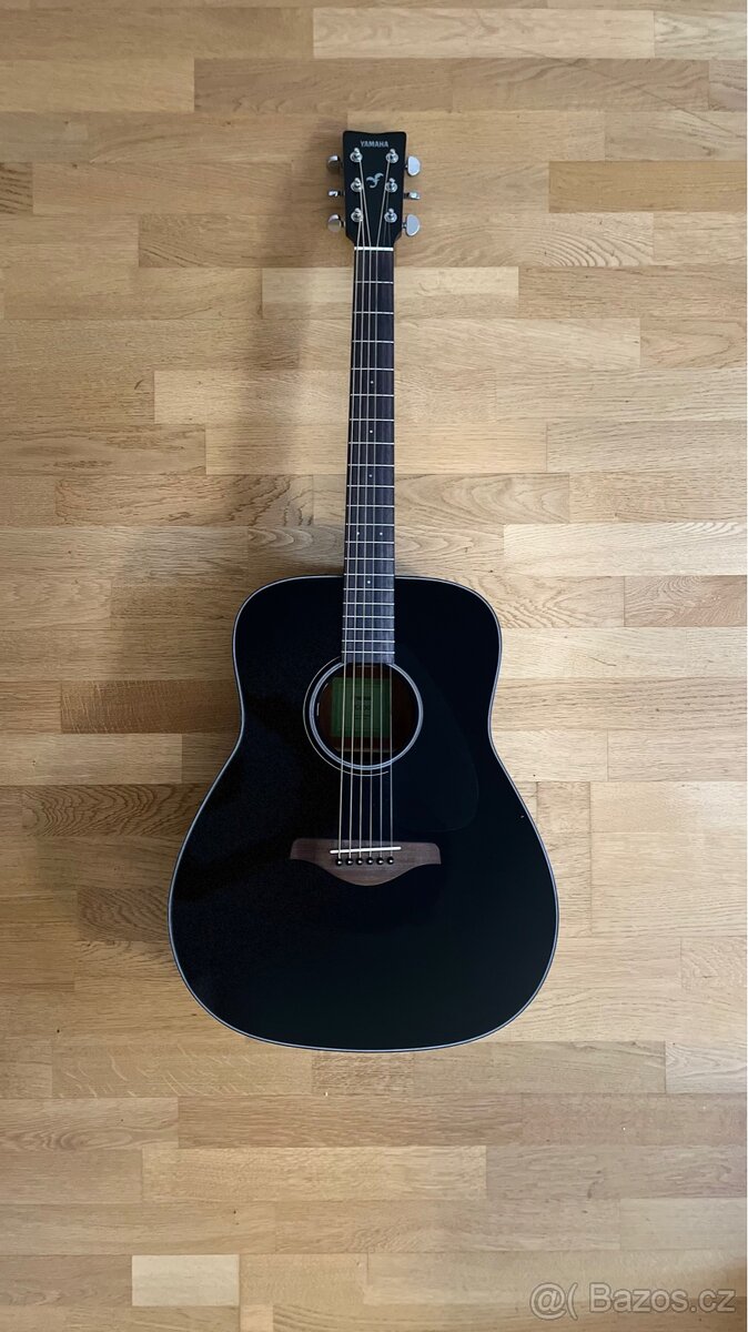 Yamaha FG800BL – akustická kytara s obalem (masivní smrk,)