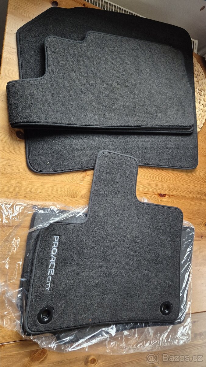 Sada originálních koberců Toyota Proace City Verso