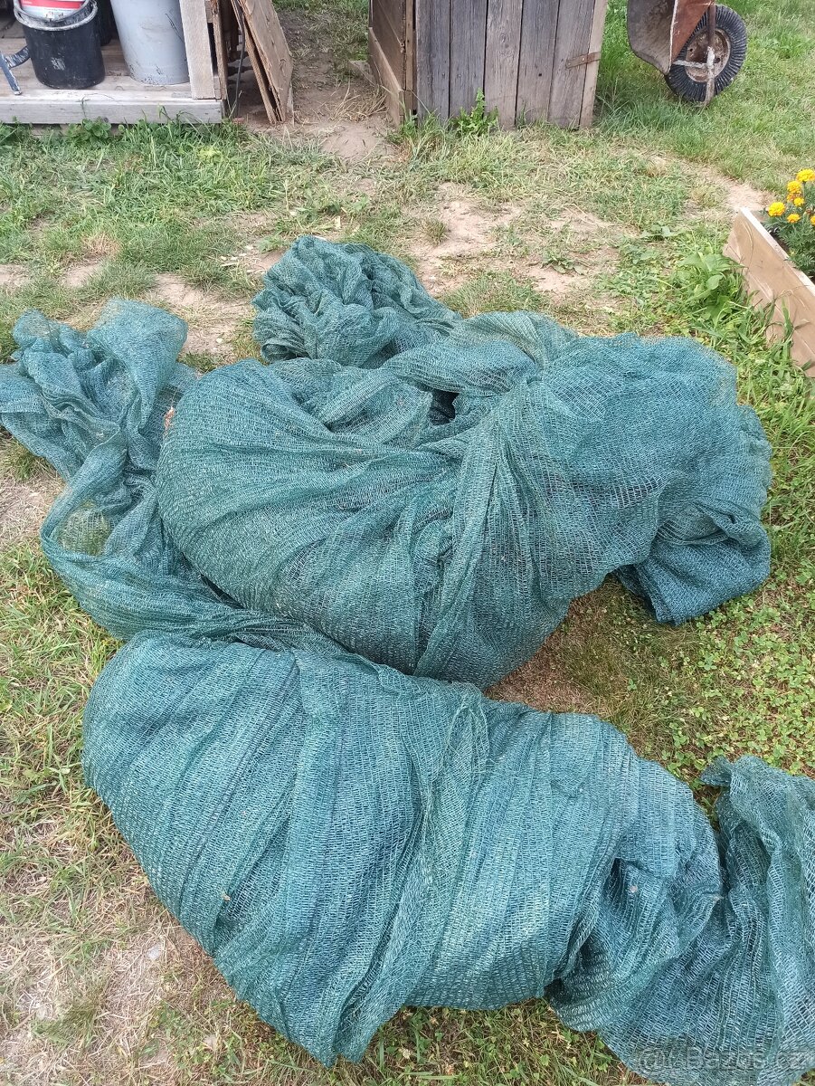 Stínící tkanina / rašlový úplet