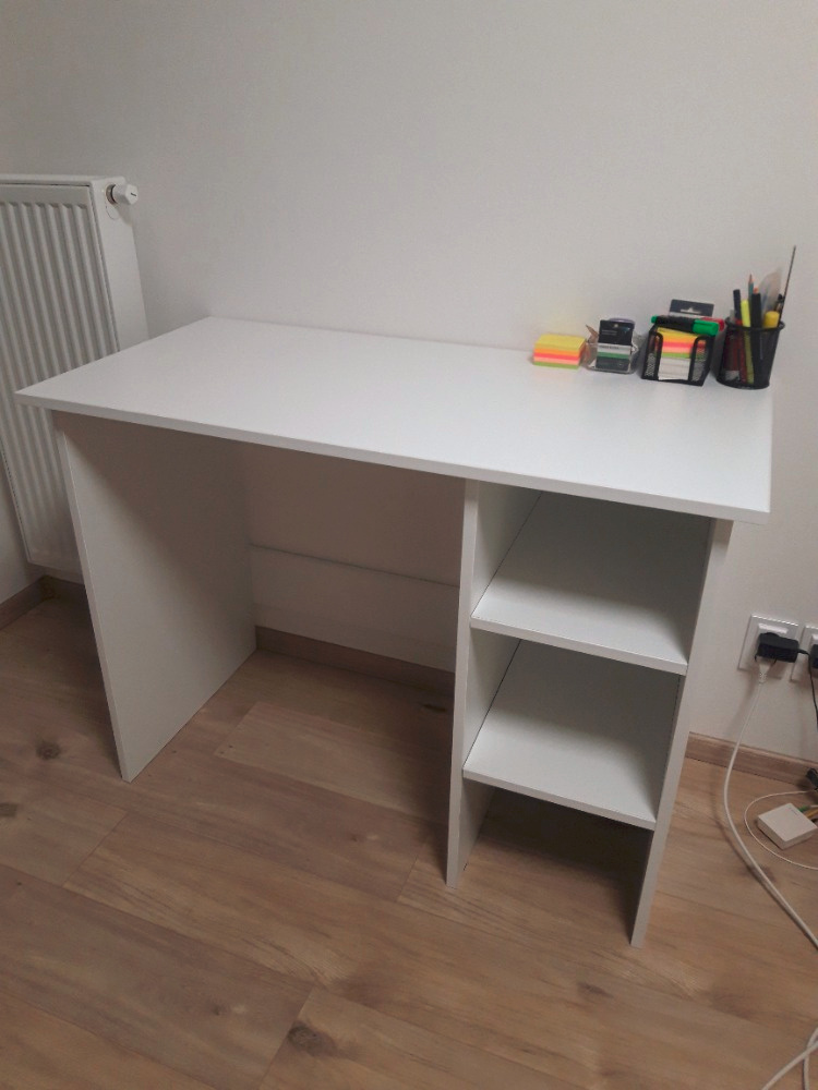 Prodám psací stůl