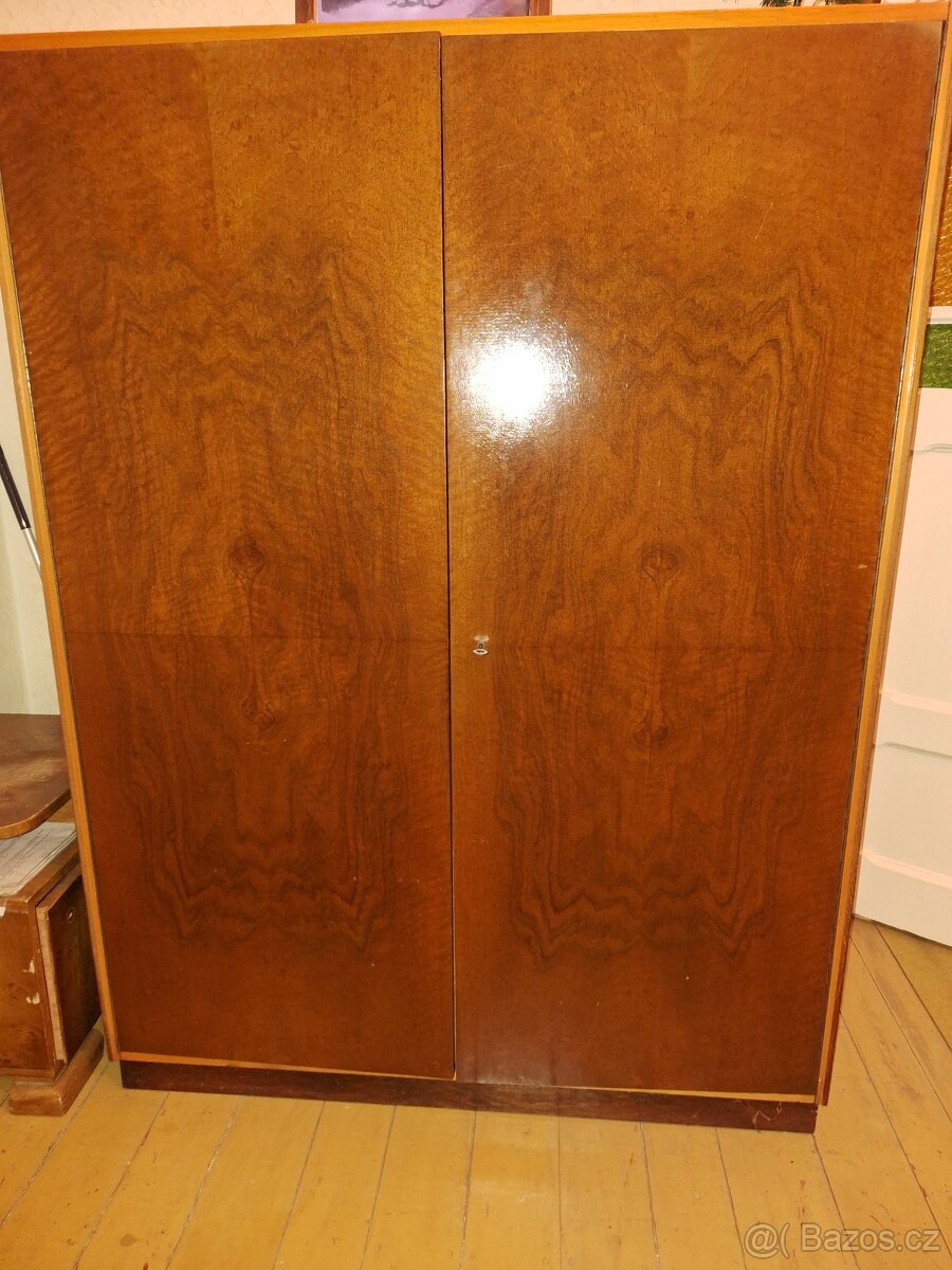 Šatní skříň, 50. léta