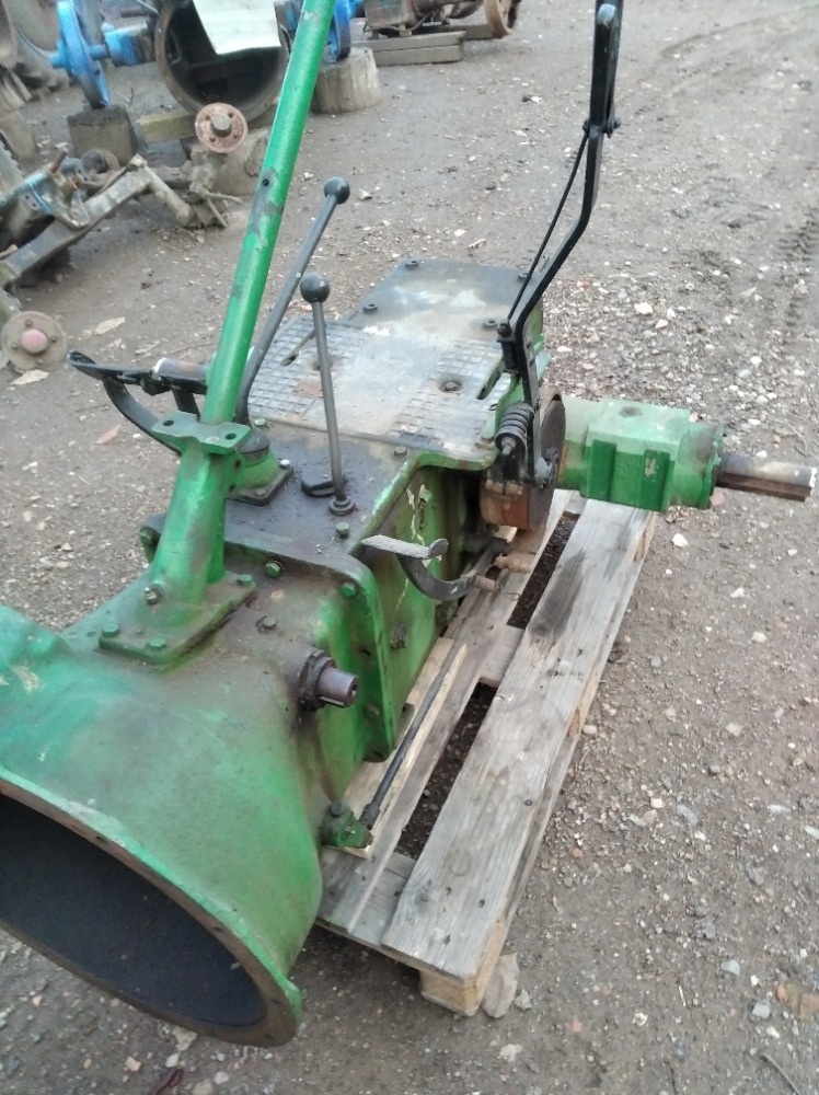 Prodám pěknou převodovku  na ZETOR 25 - SADAŘ