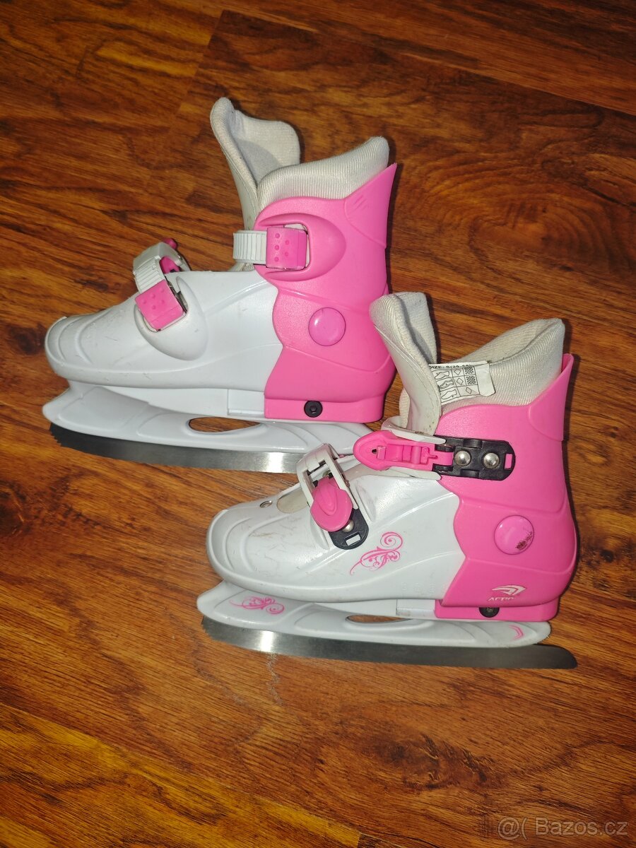 Dívčí brusle na led