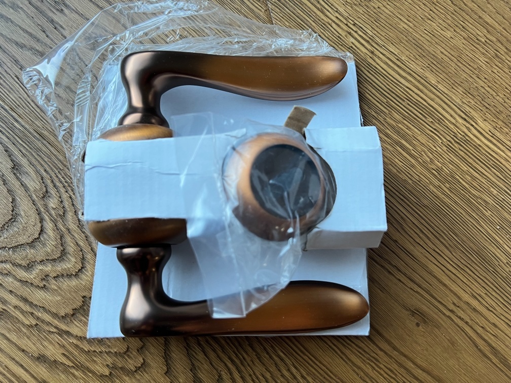 Rozetové dveřní kování Cobra Kate PZ, bronz