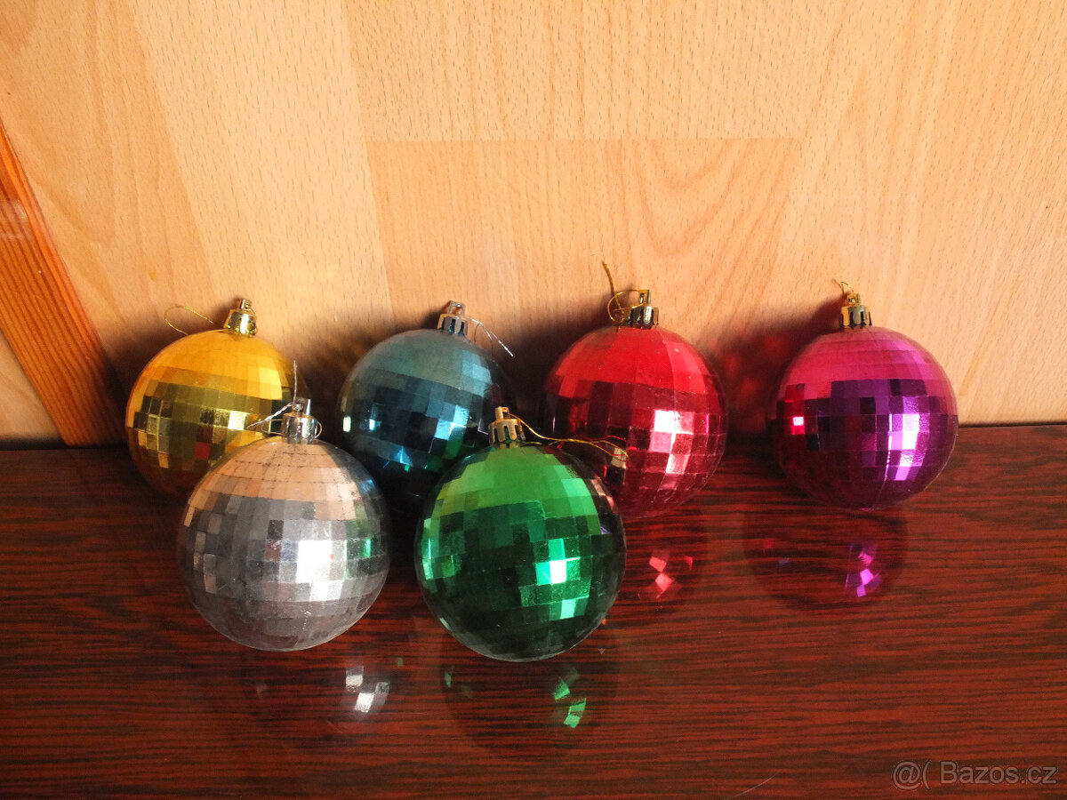 Plastové vánoční ozdoby