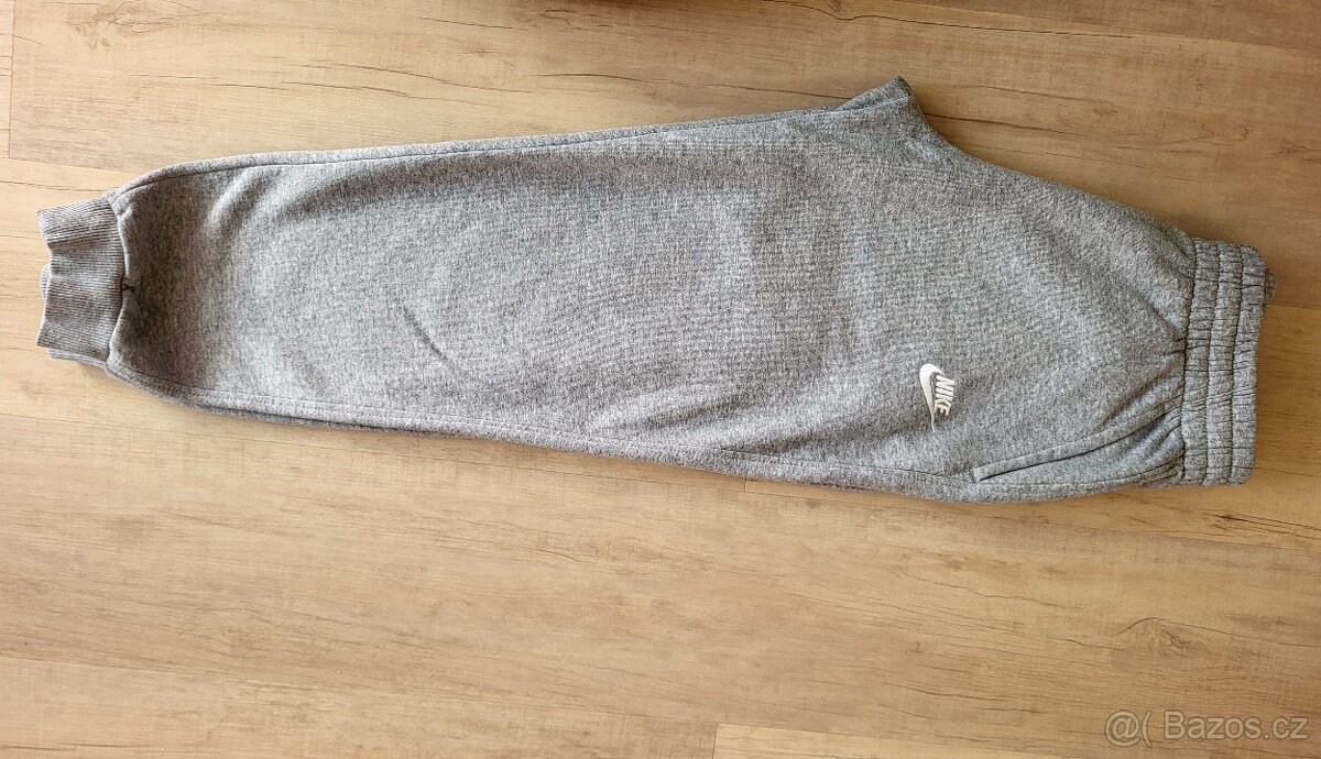 Tepláky zn. NIKE, vel. 147-158 cm