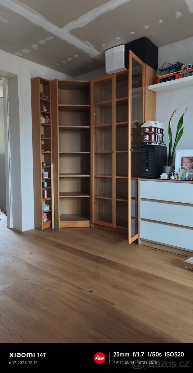 IKEA knihovna billy oxberg