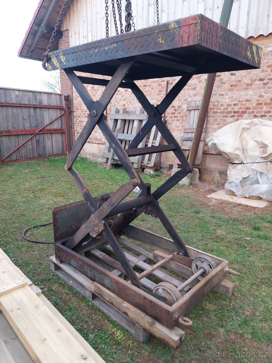 Nuzkova zvedaci plosina