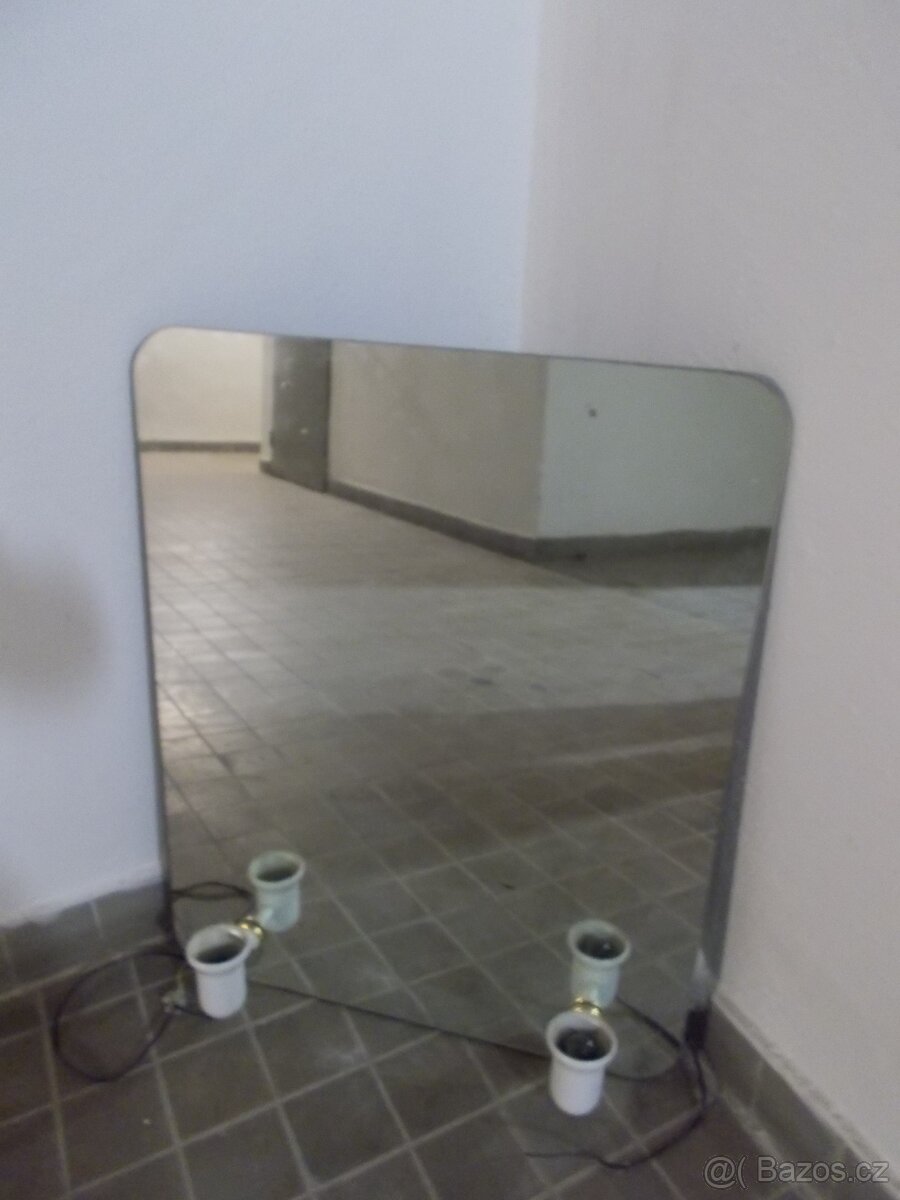 Koupelnové zrcadlo dvoužárovkové