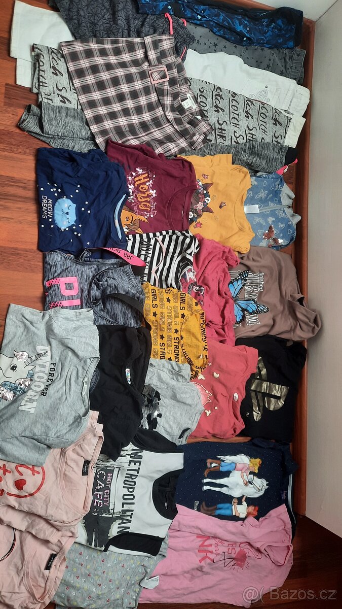 Set dívčího oblečení 134/140