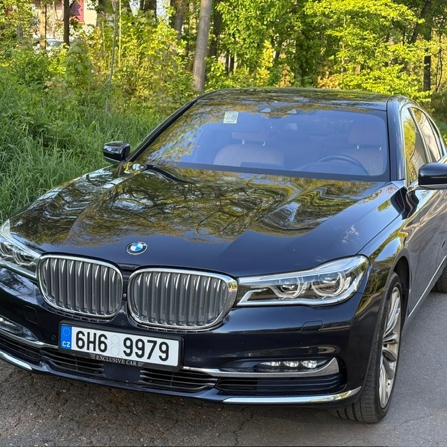 BMW 750d xDrive Limousine, krásné, nové v ČR, 1. majitel