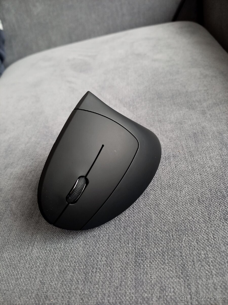 Ergonomická myš pro leváky