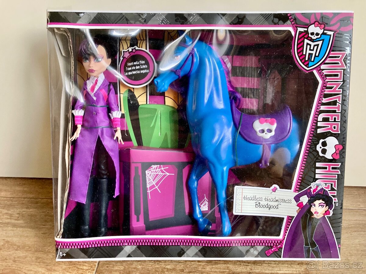 Monster high ředitelka Krváková a kůň s krabicí